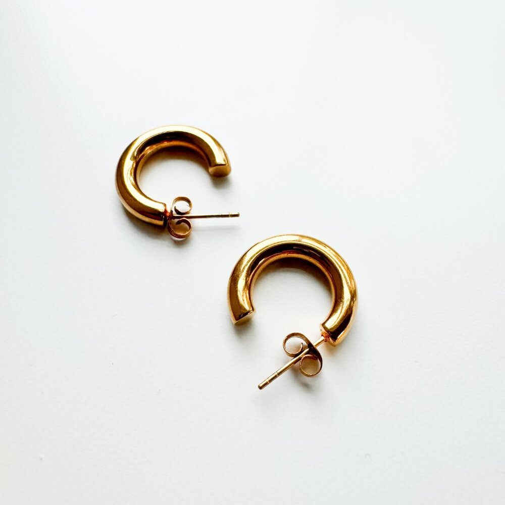 CENDRÉ Farrah Hoop Earrings – Gold - Picture 8 of 8